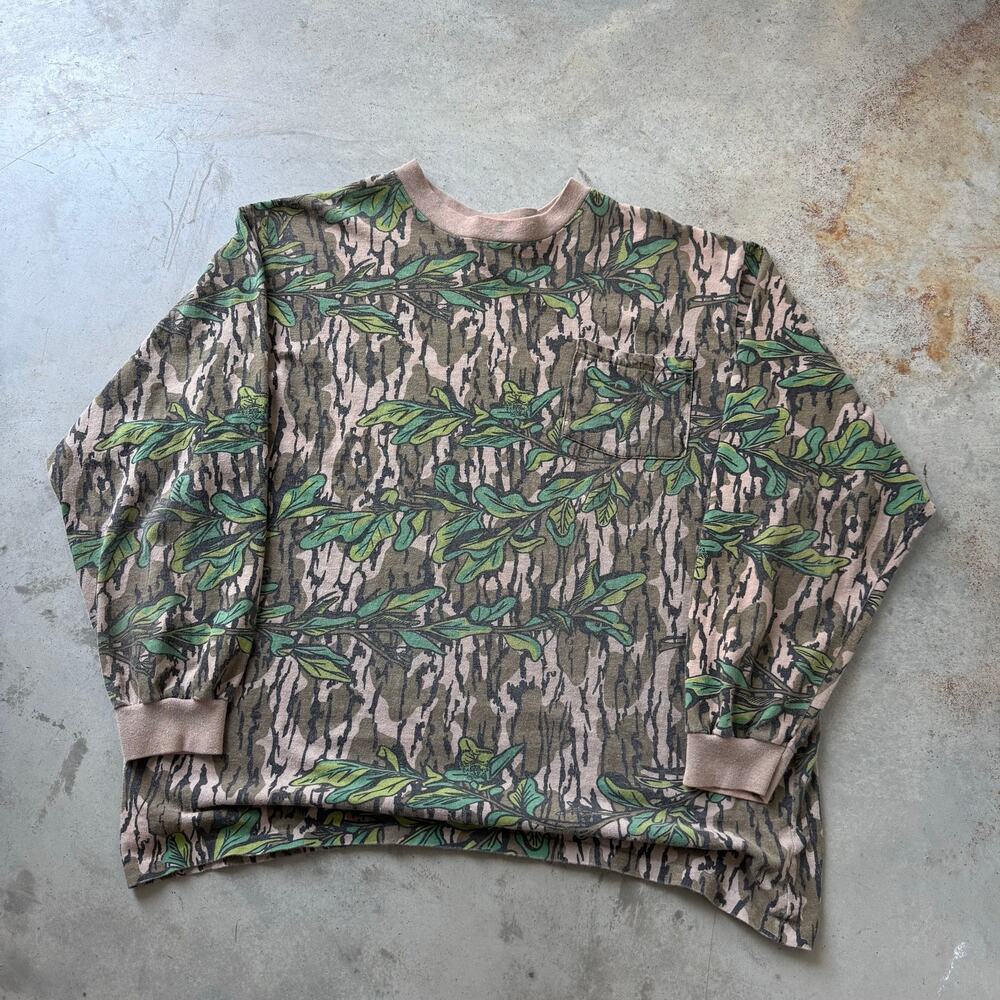 Vintage 90’s Mossy Oak Retro Leaf Camo Pattern Longsleeve Pocket T-shirt Size XL